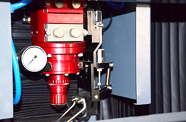 CO2激光切割打標(biāo)機(jī)工作原理